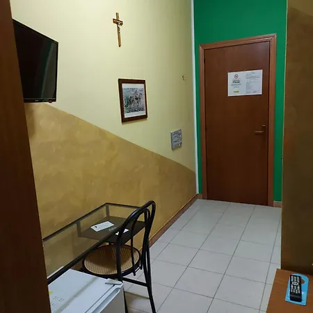 Hotell Domus Pacis Santa Chiara Casa Per Ferie