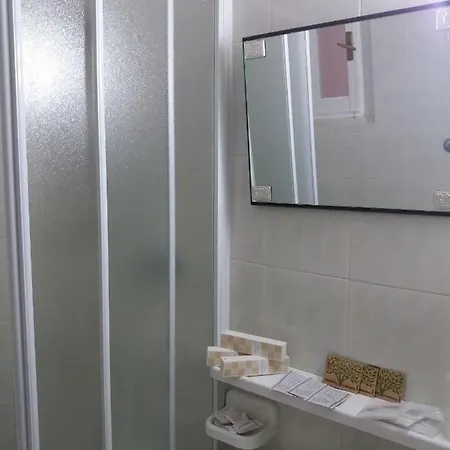 Hotell Domus Pacis Santa Chiara Casa Per Ferie