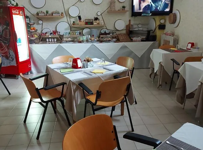 Отель Domus Pacis Santa Chiara Casa Per Ferie