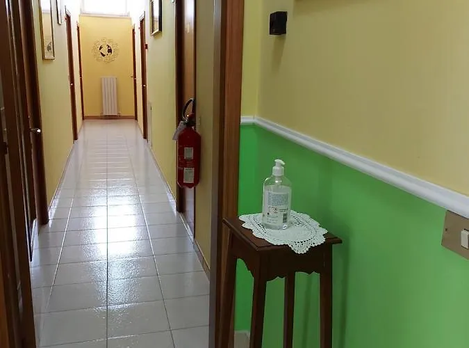 Domus Pacis Santa Chiara Casa Per Ferie Отель 3*