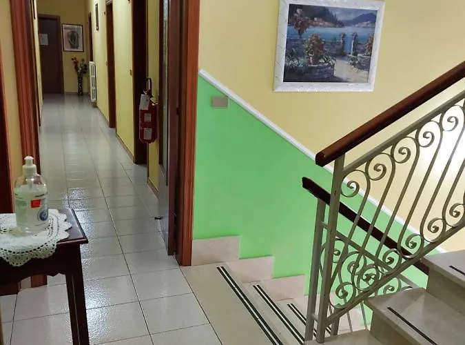 Отель Domus Pacis Santa Chiara Casa Per Ferie 3*