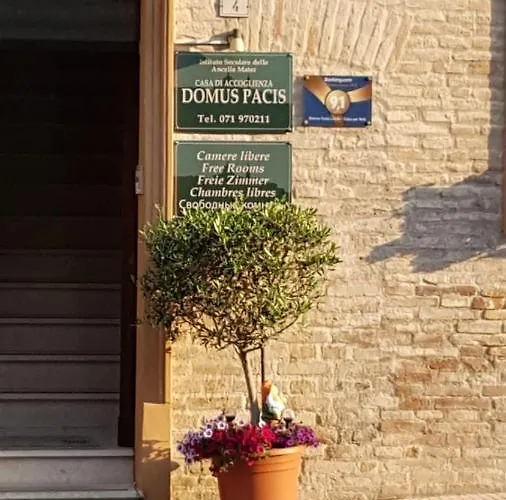 Domus Pacis Santa Chiara Casa Per Ferie Отель 3*