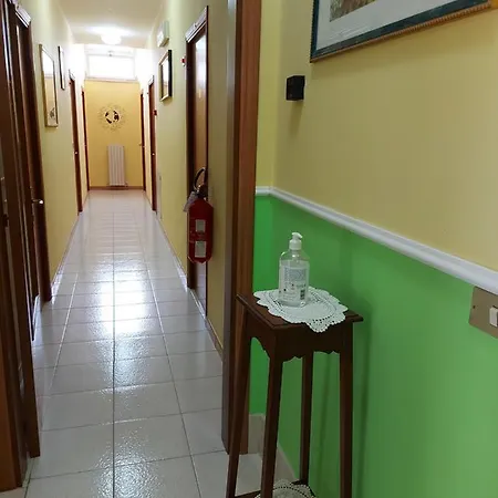 Domus Pacis Santa Chiara Casa Per Ferie Отель 3*