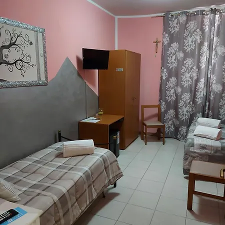 Domus Pacis Santa Chiara Casa Per Ferie 酒店 洛雷托