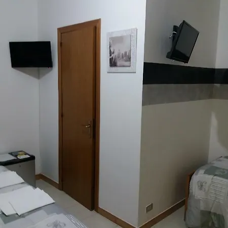 Domus Pacis Santa Chiara Casa Per Ferie لوريتو